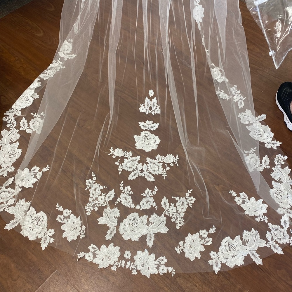 COPY - Cathedral Veil Lace Beaded Bel-Aire NWT - Picture 2 of 5